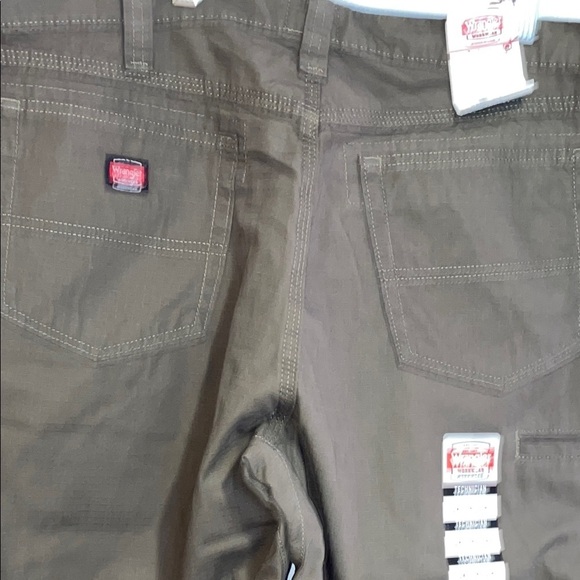 Wrangler Men's Technician Dark Olive Cargo Pants 42x32 New with Tags - Picture 6 of 8
